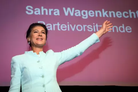 BSW-Vorsitzende Sahra Wagenknecht lässt sich auf der Wahlparty ihrer Partei feiern. 