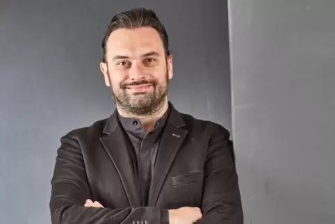 Generalmusikdirektor Daniele Squeo stand am Pult der Pfalzphilharmonie. 