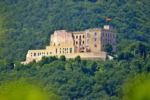 Symbol der Demokratie und zuweilen auch Tagungsort des Bezirkstags der Pfalz: das Hambacher Schloss. 