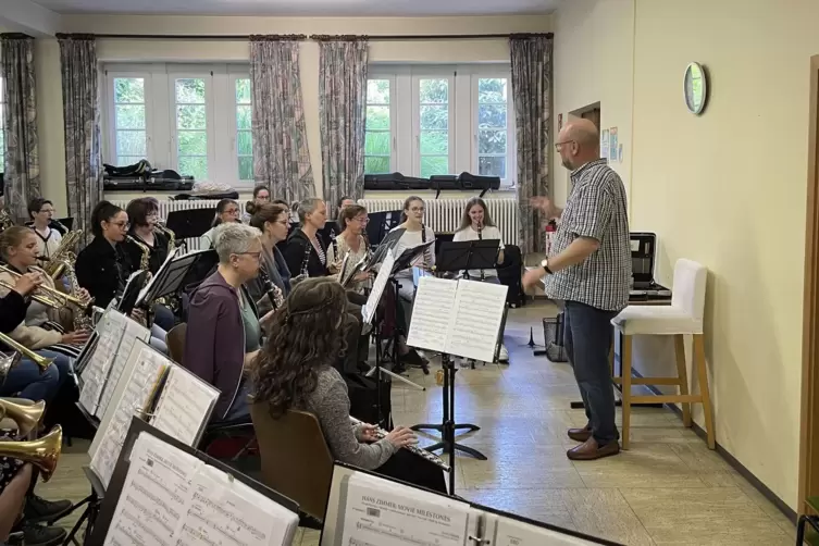 Derzeit wird beim ConcertBob unter Gerhard Hüttel noch kräftig für das gemeinsame Konzert geprobt.