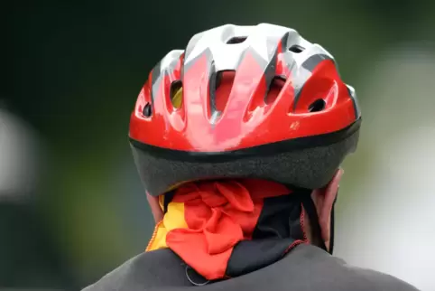 Die Polizei rät Radlern, immer Helm zu tragen. 