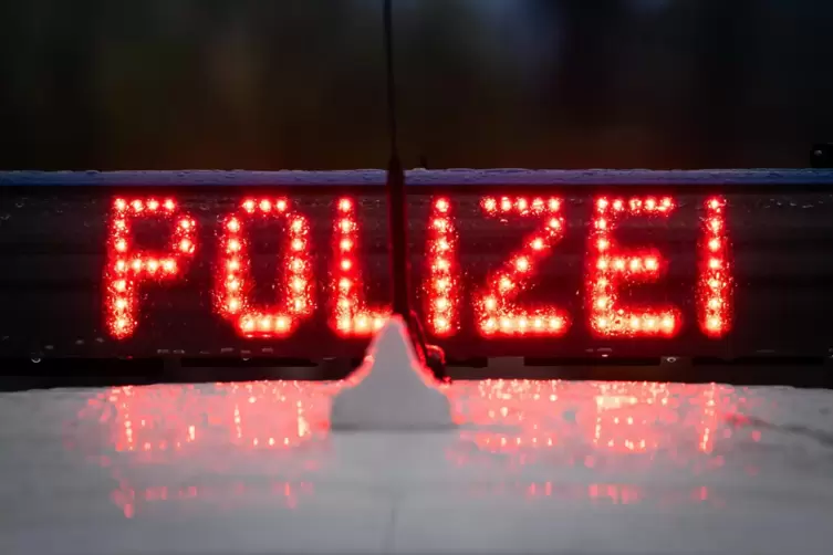 Die Polizei stoppte den Fahrer bei Höheinöd. 