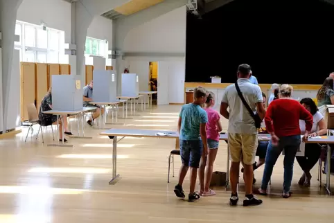 Im Hornbacher Wahllokal in der Pirminiushalle.