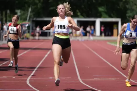 Am Samstag in Eisenberg U18-Pfalzmeisterin über 100 Meter, am Sonntag in Haßloch auch U15-Pfalzmeisterin über diese Distanz: Spr