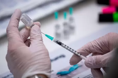 Elf Patienten soll die Medizinerin während der Corona-Pandemie digitale Impfzertifikate ausgestellt haben. 