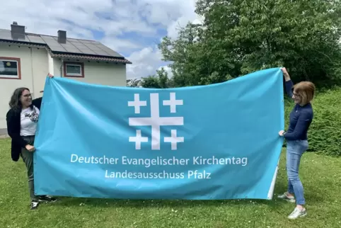 Karin Schwartz und Tanja Schraß organisieren den Kleinen Kirchentag. 