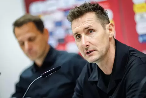 Miroslav Klose bei seiner Präsentation. 