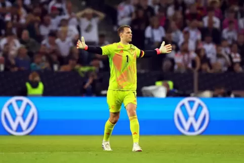 Digitale Bandenwerbung von DFB-Sponsor VW bei der EM-Generalprobe in Mönchengladbach gegen Griechenland. Die deutsche Mannschaft