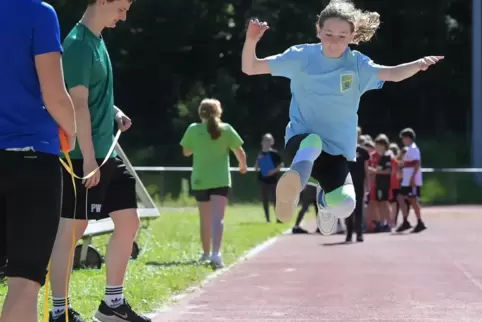 Ein Leichtathletik-Talent: Mia Fago (Grundschule Ruhbank/Erlenbrunn), Gewinnerin des Dreikampfs der Mädchen und des 800-Meter-La