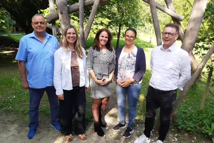 Dagmar Eckel (Mitte) mit (von links) Axel Rolland, Christiane Steinmetz, Stephanie Müller und Ingo Breuer.