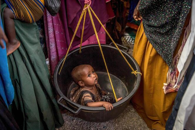 Ein Kind wird in Somalia in einer Klinik gewogen: Fast zehn Prozent der Menschheit gelten als unterernährt.