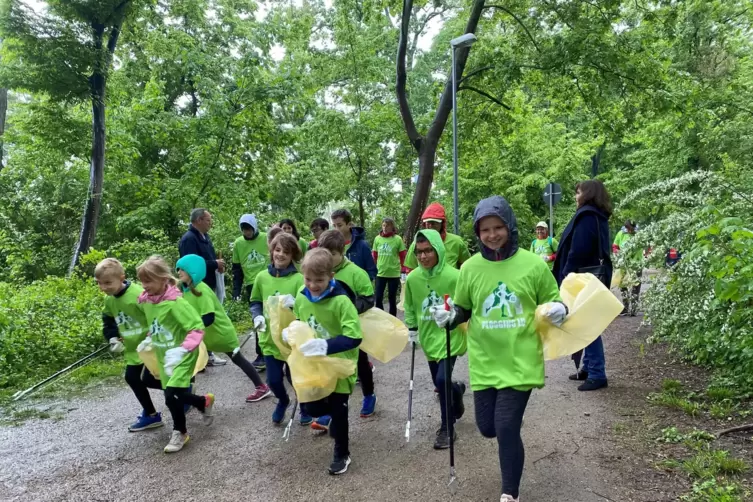 Schon im Vorjahr wurde im Ebertpark bei einer Plogging-Aktion fleißig Müll gesammelt. 