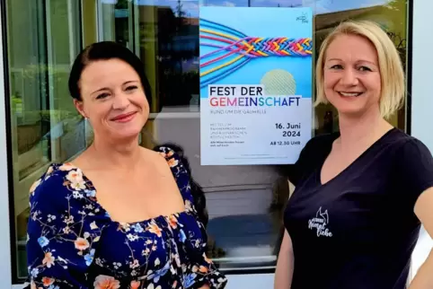 Die beiden Vorsitzenden des Vereins beziehungsweise Organisatorinnen des Fest Ann-Sophie Fey (links) und Vienna Grüner. 
