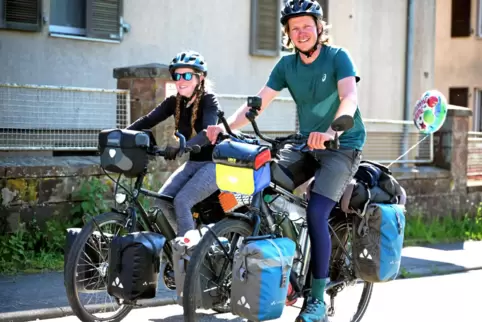 Wieder daheim: Lotta Schaefer und Lukas Bion haben ihre Weltreise mit den Rädern vor einem Monat beendet. 