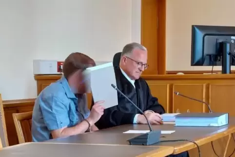 Der Angeklagte neben seinem Anwalt Markus Freyler beim Prozessauftakt im Mai. Freyler hat für den nächsten Prozesstag eine Erklä