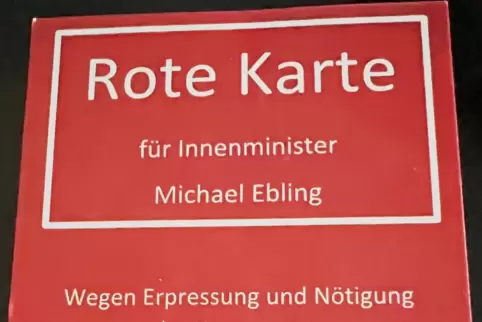 Im Sommer 2023 zeigten die Kerzenheimer klare Kante gegen die Landespolitik. Andrea Schmitts „Rote Karte“ für Mainz wurde von de