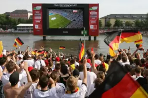 So war’s 2006: Public viewing in Frankfurt.