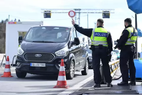 Bitte anhalten: An der deutsch-österreichischen Grenze wird schon seit 2015 durchgehend kontrolliert.