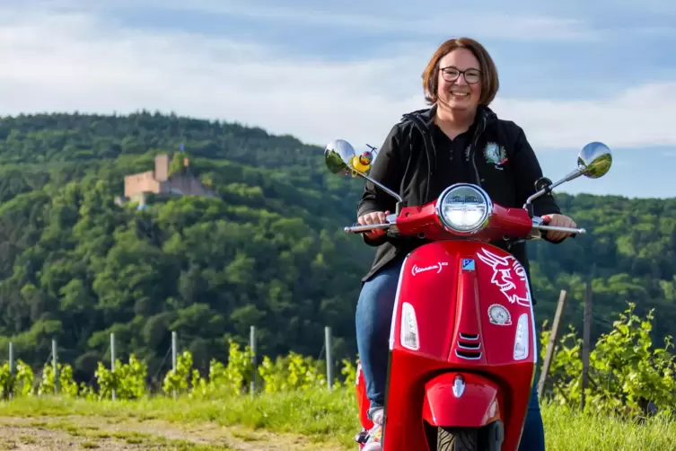 Karin Schmidt hat eine Leidenschaft für Vespas und engagiert sich beim Hospizverein.