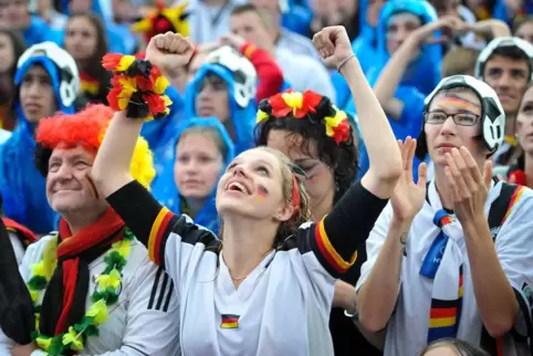 Gemeinsam Jubeln über deutsche Tore können Fußballfans auch beim Public Viewing in Bad Dürkheim. 