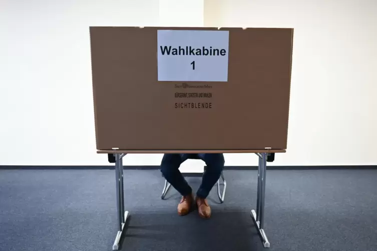 Bei den Wahlen am Sonntag ist es wegen des in einigen Wahlbezirken hohen Andrangs zu Engpässen gekommen. 