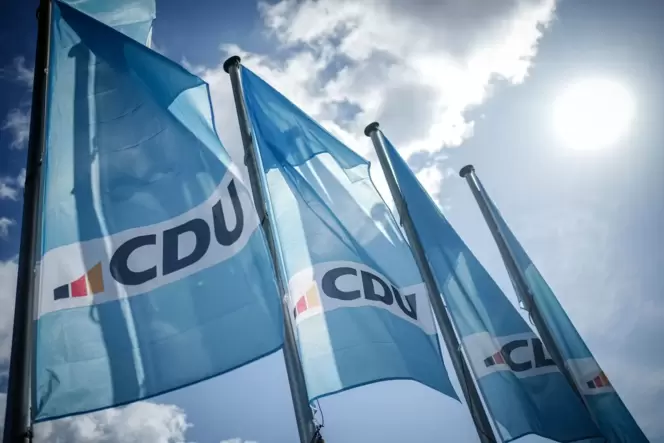 CDU-Logo auf Fahnen