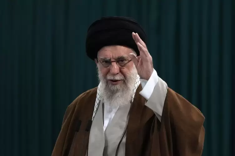 Oberster Führer: Ajatollah Ali Khamenei hat im Iran bei allem das letzte Wort. 