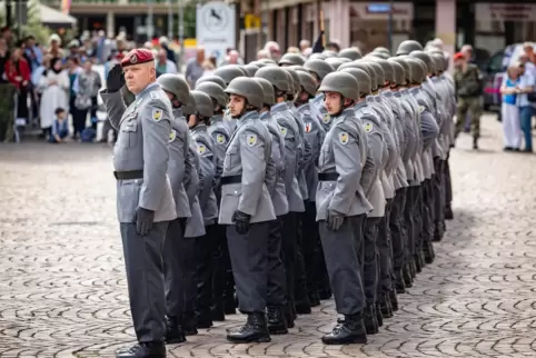 Sie versprachen ihre Bereitschaft, die Freiheit und das Land zu verteidigen. 