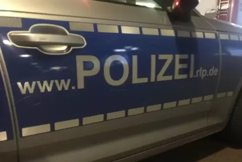 Die Polizei bittet um Zeugenhinweise. 