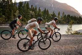 „Gravel-Biker“, wörtlich „Schotter-Radfahrer“, sieht man immer häufiger. Fast vier Millionen Menschen nutzen bereits die Räder m