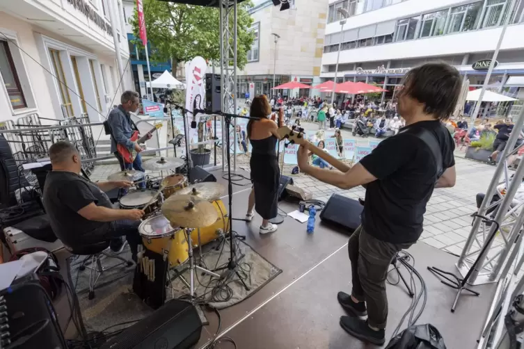 Eröffnet wurden die „Lautrer Sommerabende“ von Silke Hauck & Friends.