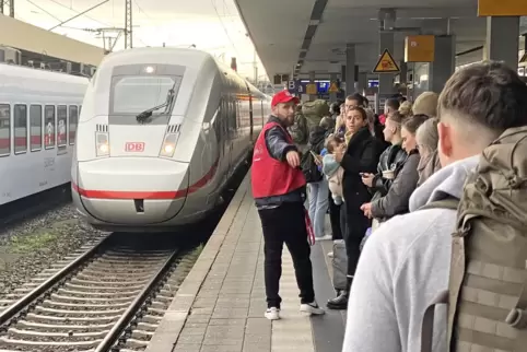 Die ICE von Mannheim nach München sind oft stark frequentiert. Wenn Stuttgart 21 in Betrieb geht, soll das Angebot erweitert wer