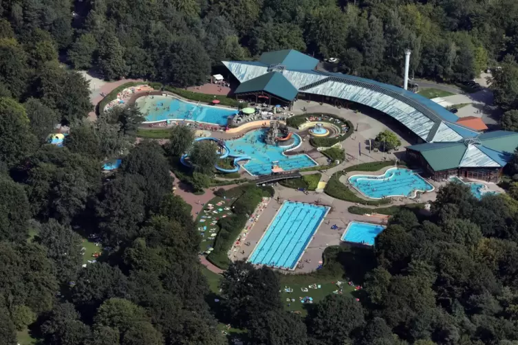 1983 wurde der Badepark eröffnet. Auch wenn das Ganzjahresbad nicht gebaut wird, müssen in die Sanierung des bestehenden Freibad