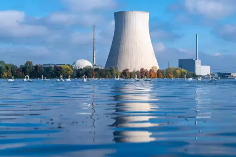 War unter den drei verbliebenen Kernkraftwerken, die bis zum Schluss Strom produzierten: Isar 2 in Bayern. 