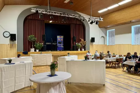 Der Festakt fand in der Hans-Stein-Turnhalle statt, die ihr 90-jähriges Jubiläum feierte. 