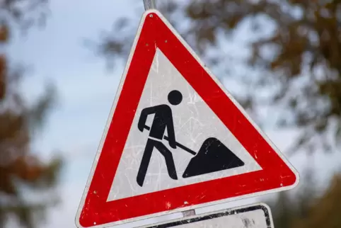 An der Baustelle soll jeweils von 8 bis 15 Uhr gearbeitet werden. In dieser Zeit kann dort kein Verkehr fließen. 