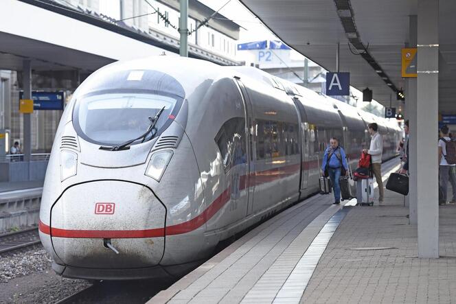 Von Mannheim fahren pro Tag sechs direkte Hochgeschwindigkeitszüge (ICE oder TGV) nach Paris.