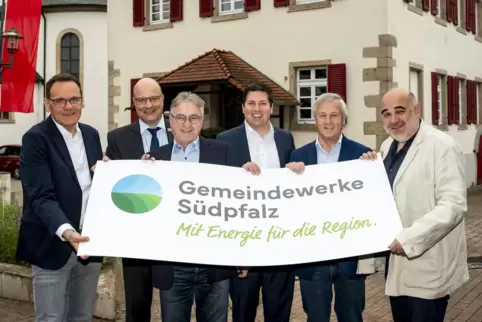 Die Gemeindewerke Südpfalz sind der neue Energieversorger für die Rülzheim und Hördt (v.li.): Matthias Schardt, Bürgermeister de