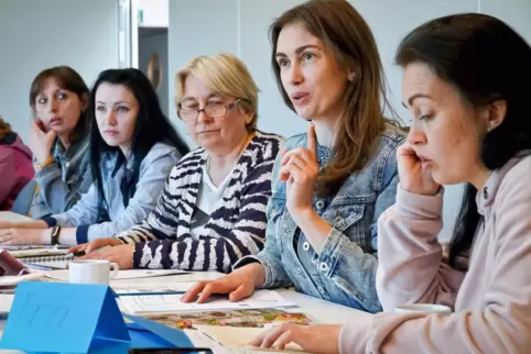 Ukrainerinnen beim Deutschlernen: Die meisten Geflüchteten sind Frauen, viele belegen derzeit Integrations- und Sprachkurse. 