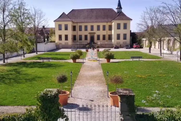 Im Juli Spielstätte der Hemshofschachtel: der hübsche Schlossgarten in Fußgönheim. 