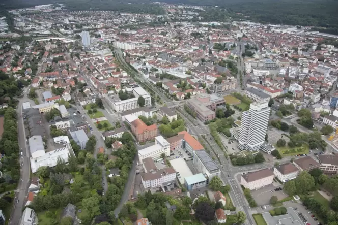 In der Stadt gibt es einige soziale Brennpunkte – gerade in den Stimmbezirken Grübentälchen-Volkspark und Kaiserslautern West. H
