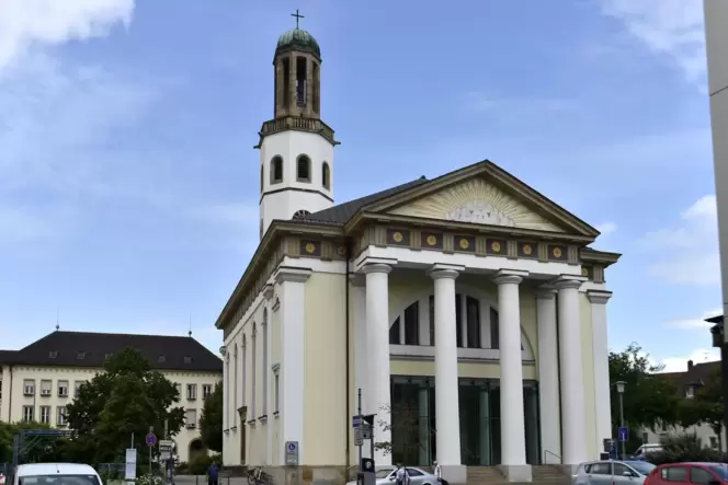 Nach der Zerstörung der »Großen Protestantischen Kirche« im Zweiten Weltkrieg wurde das Gotteshaus in den 1950er-Jahren unter de