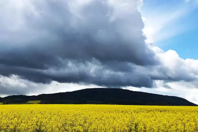 Dunkle Wolken über dem Donnersberg: Schon vor den Erfolgen der AfD kämpften die Landräte für mehr Investitionen in der Westpfalz