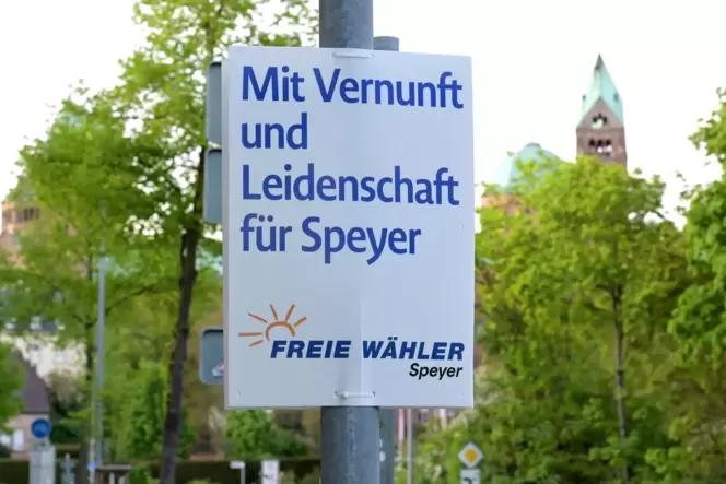 Vor der Stadtratswahl: Plakatierung der Freien Wähler Speyer.
