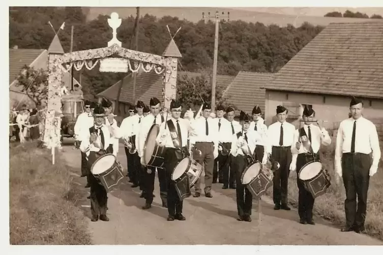  Aufnahme aus dem Jahr 1966, ganz rechts der damalige Musikleiter Albert Vogel.