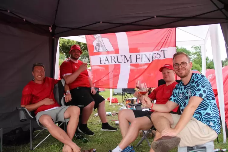 Lars, Rasmus, Rasmus und Christoffer (von links) haben es sich im Camp gemütlich gemacht. 