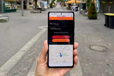 Mithilfe einer App können Nutzer alleine oder in Gruppen in der Stadt die Stationen der Smartphone-Rallye ansteuern. 