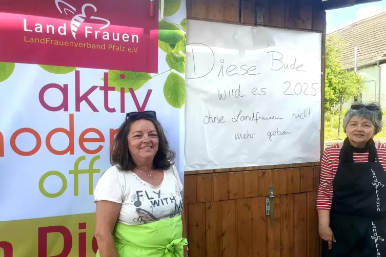 Grumbeerpannkuche, Plattkepp, Torten und Kuchen, die die Höheinöder Landfrauen anboten, waren beim Dorffest wieder der Renner. M