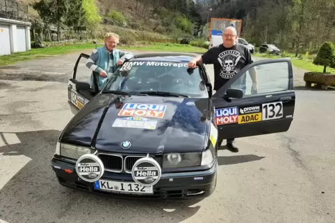 Wolfgang Müller gibt mit seiner Lebensgefährtin und Beifahrerin Petra Schäfer bei Rallyes mit dem BMW richtig Gas. 
