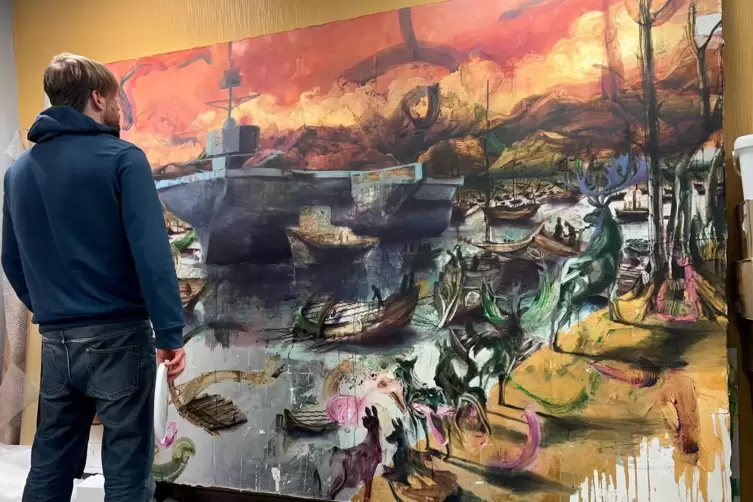 Benjamin Burkard bei der Arbeit an seinem Bild „Sicherer Hafen“ in seinem Atelier. 